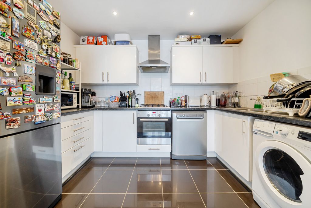 Property photo 2 of 18 Kitchen