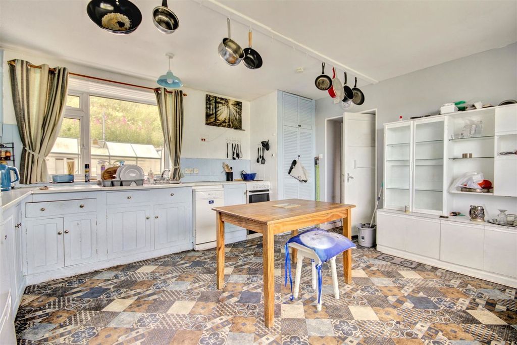 Property photo 3 of 22