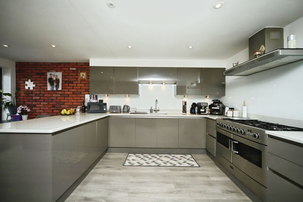 Property photo 2 of 16 Pbox-Img.Jpg