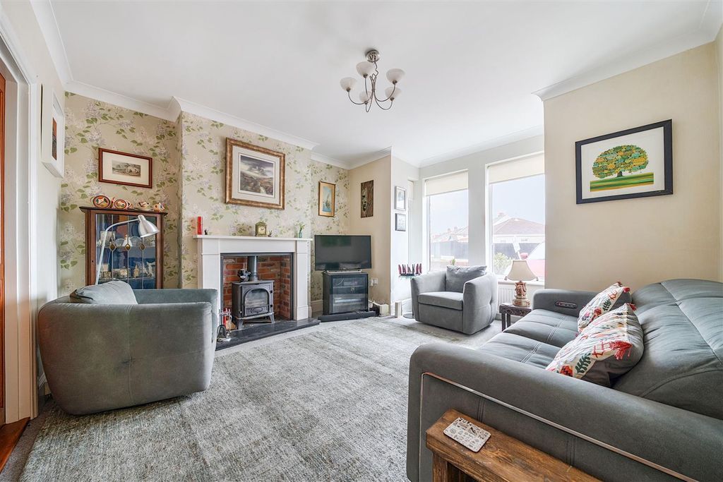 Property photo 2 of 17 Living Room