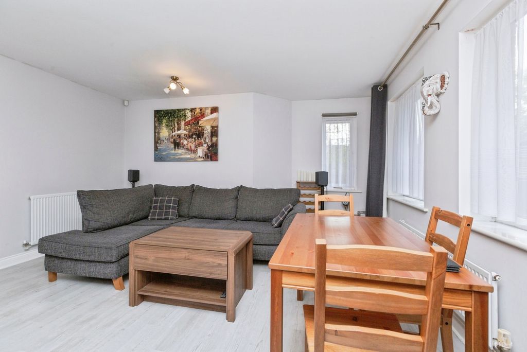 Property photo 2 of 17 Photo