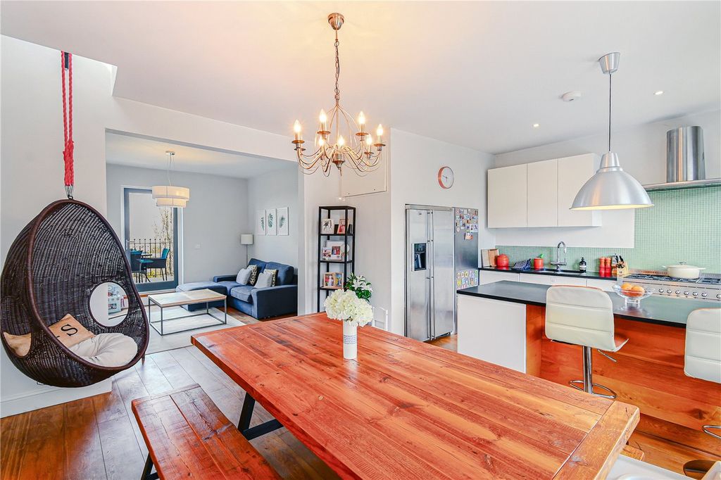 Property photo 1 of 23 Kitchen/Diner P3