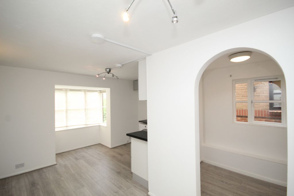 Property photo 3 of 8 Gallery