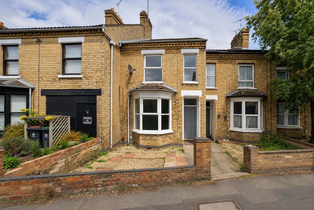 Property photo 1 of 23 Wellingborough Rd, Rushden