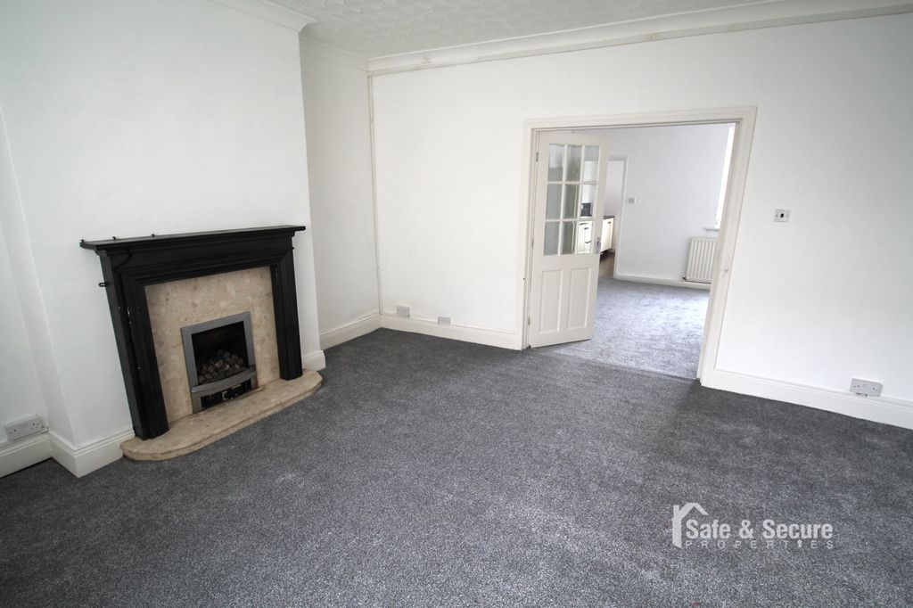 Property photo 3 of 9 Living Room