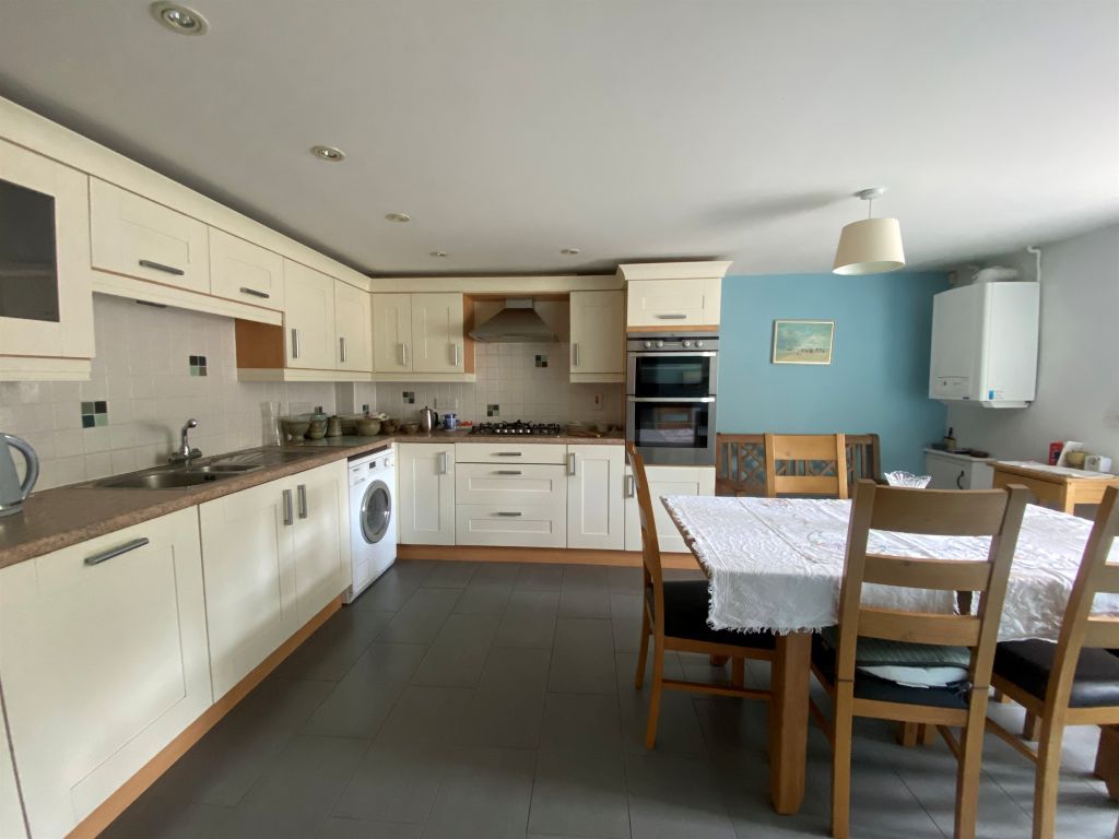 Property photo 2 of 25