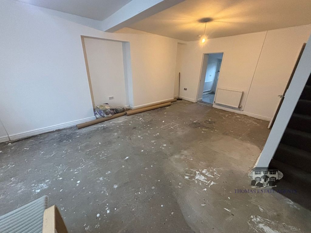 Property photo 2 of 9 Lounge