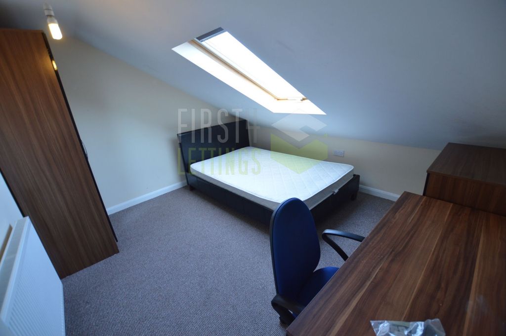 Property photo 3 of 11 Bedroom