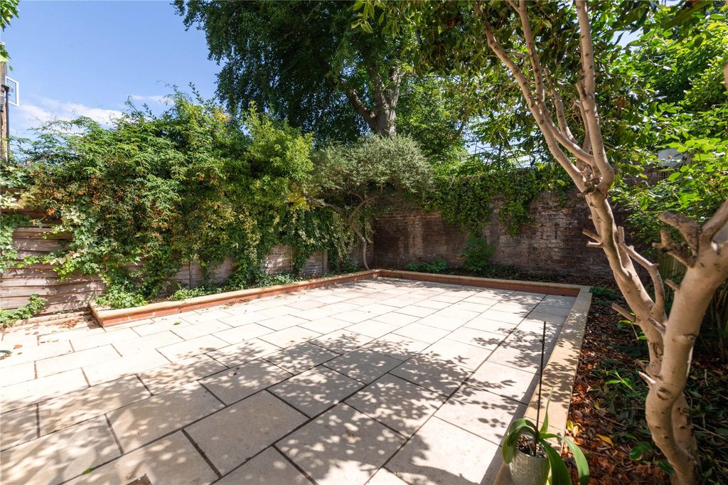 Property photo 2 of 20 Garden