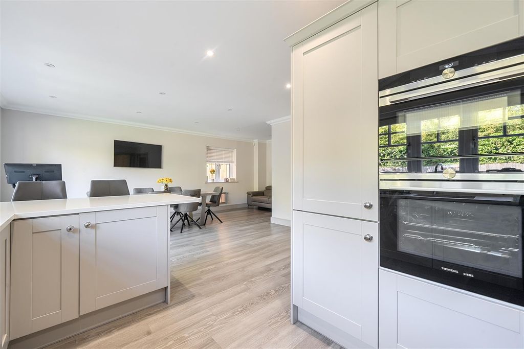 Additional image 8 of 4 bed detached house for saleOak Apples Drive, Crowthorne, Berkshire RG45