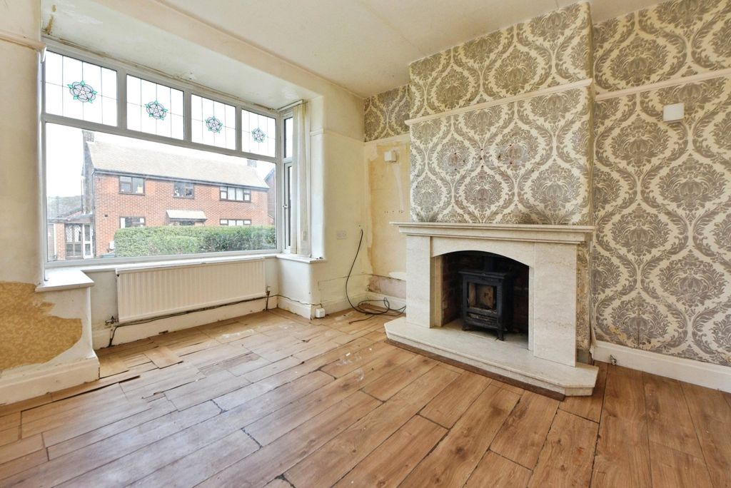 Property photo 3 of 13 Lounge