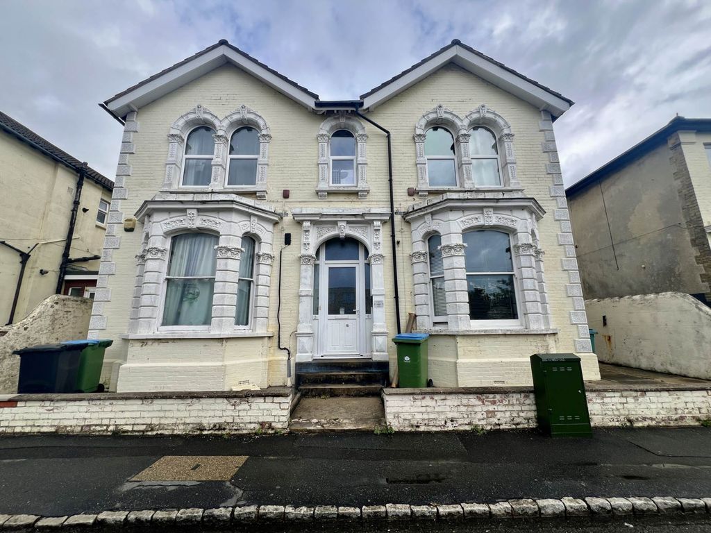 Property photo 1 of 5