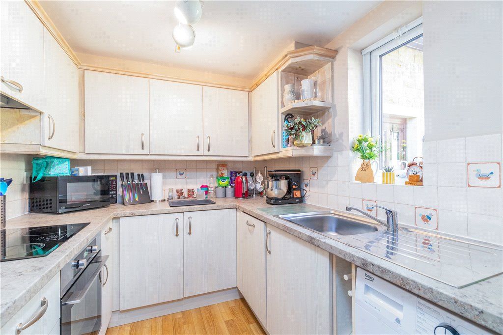 Property photo 3 of 12 Kitchen