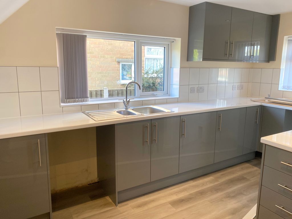 Property photo 2 of 9 Kitchen