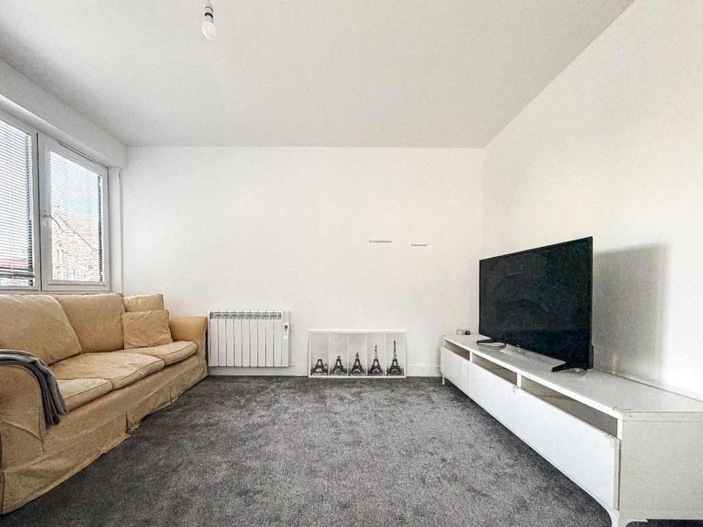 Property photo 2 of 9 3986424