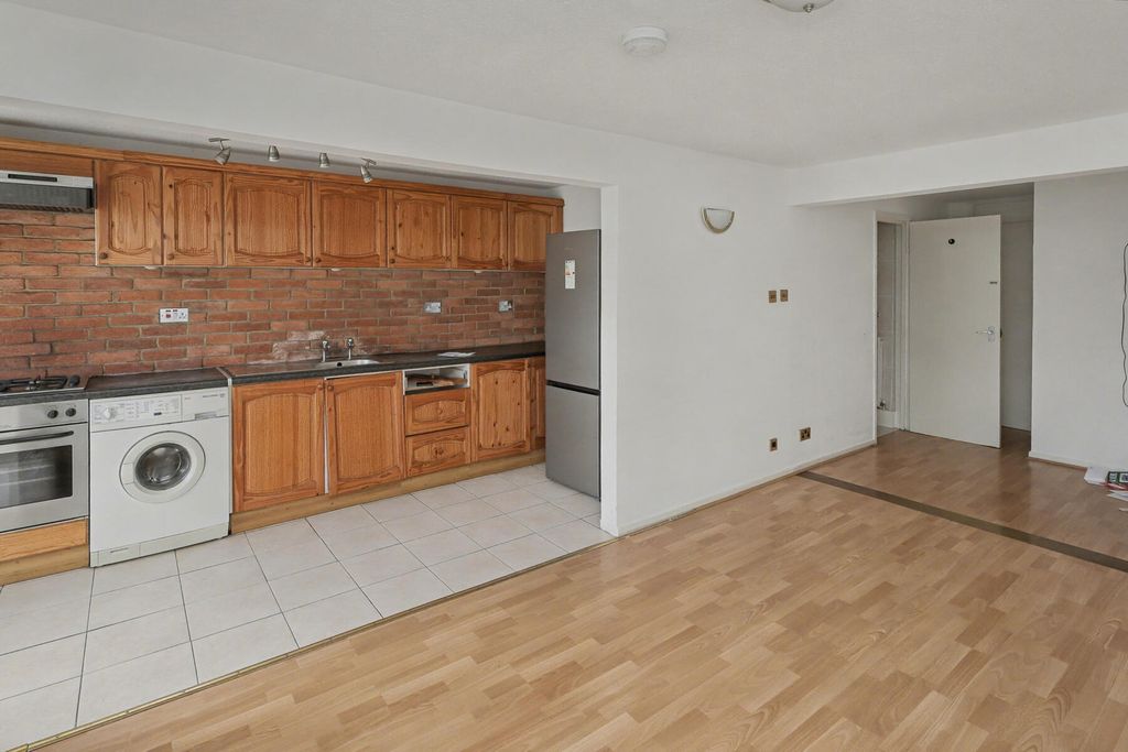 Property photo 3 of 6 Tenterden Road - Lounge Overview