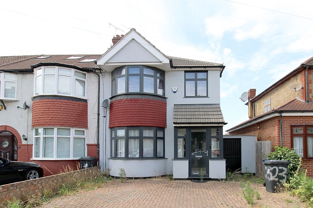 Property photo 1 of 10 Devon Close