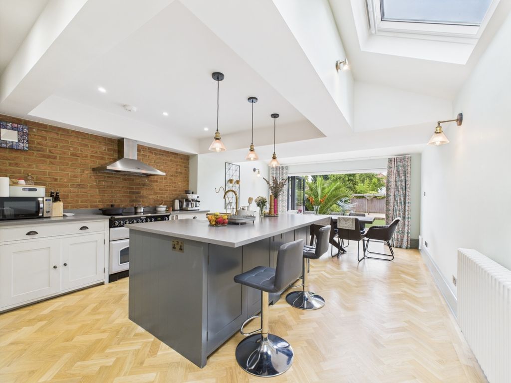 Property photo 2 of 36 Thumbnail_Cam03519G0-Pr0342-Still033