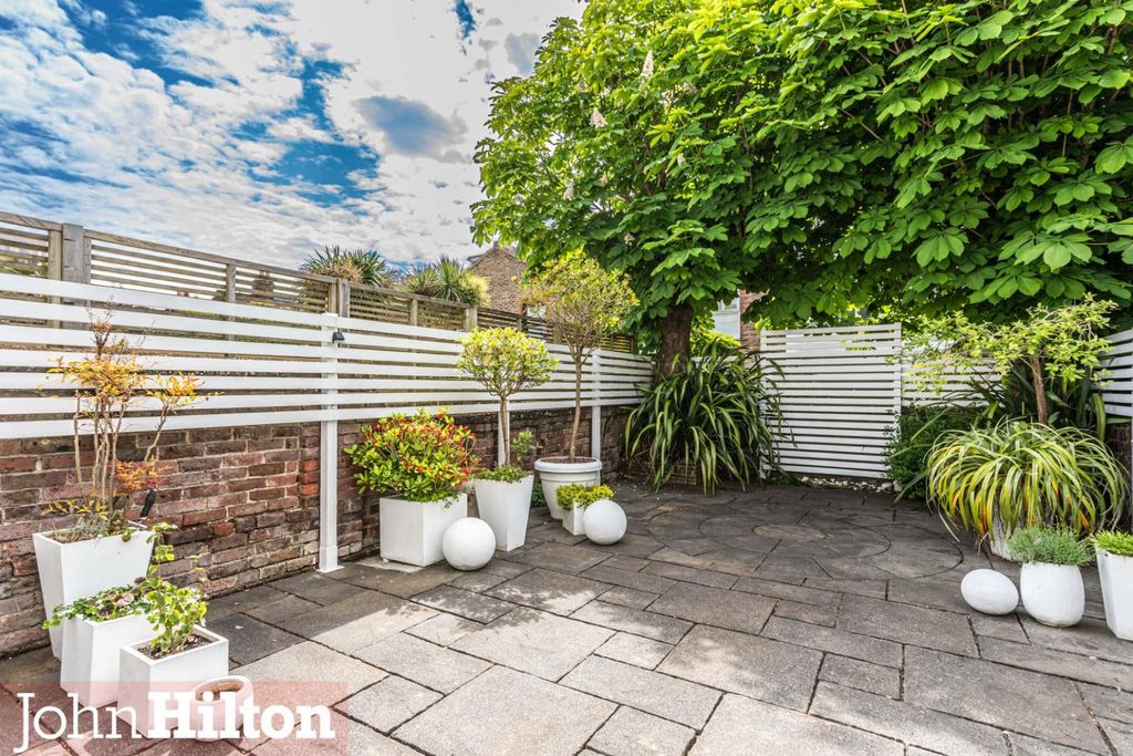 Property photo 2 of 29 Landseer Road72.Jpg