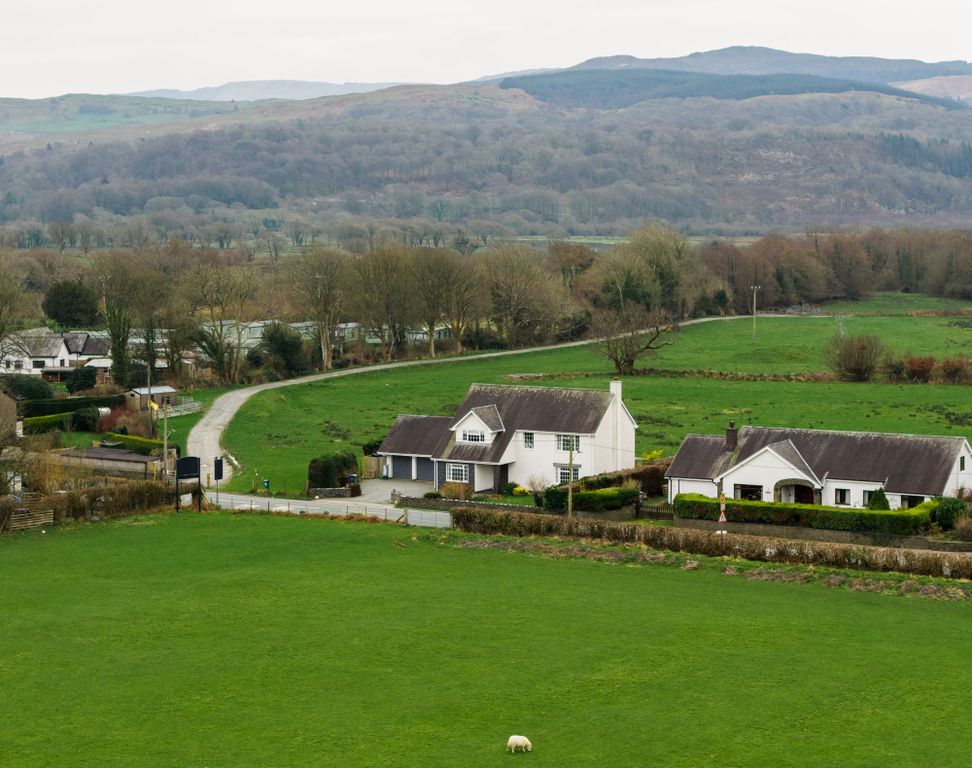 Property photo 3 of 40