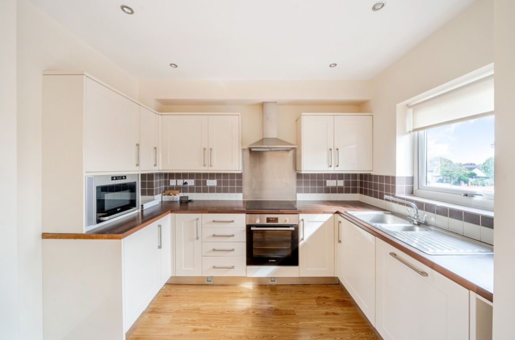 Property photo 2 of 14 Lrg_10-681B23Da2d6De-1286346-Arw-10