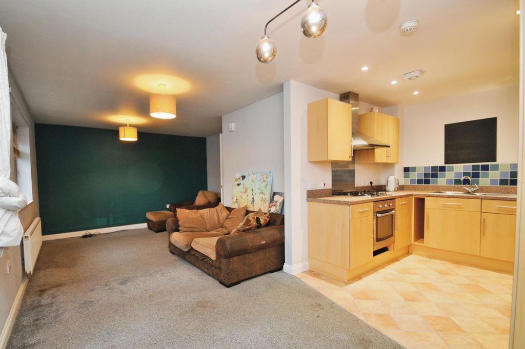 Property photo 3 of 17 Lounge/Kitchen