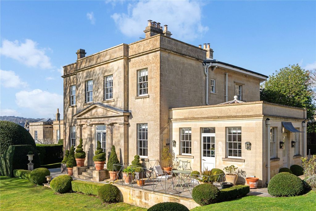 Property photo 2 of 36 Spa Villa