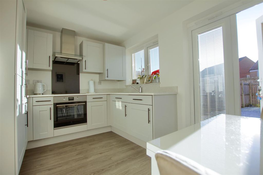 Property photo 3 of 13 Rr3.Jpg