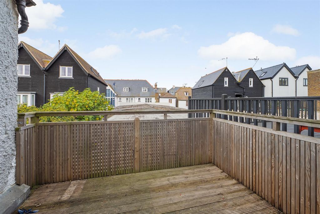 Property photo 2 of 13 Harbour Street, Whitstable