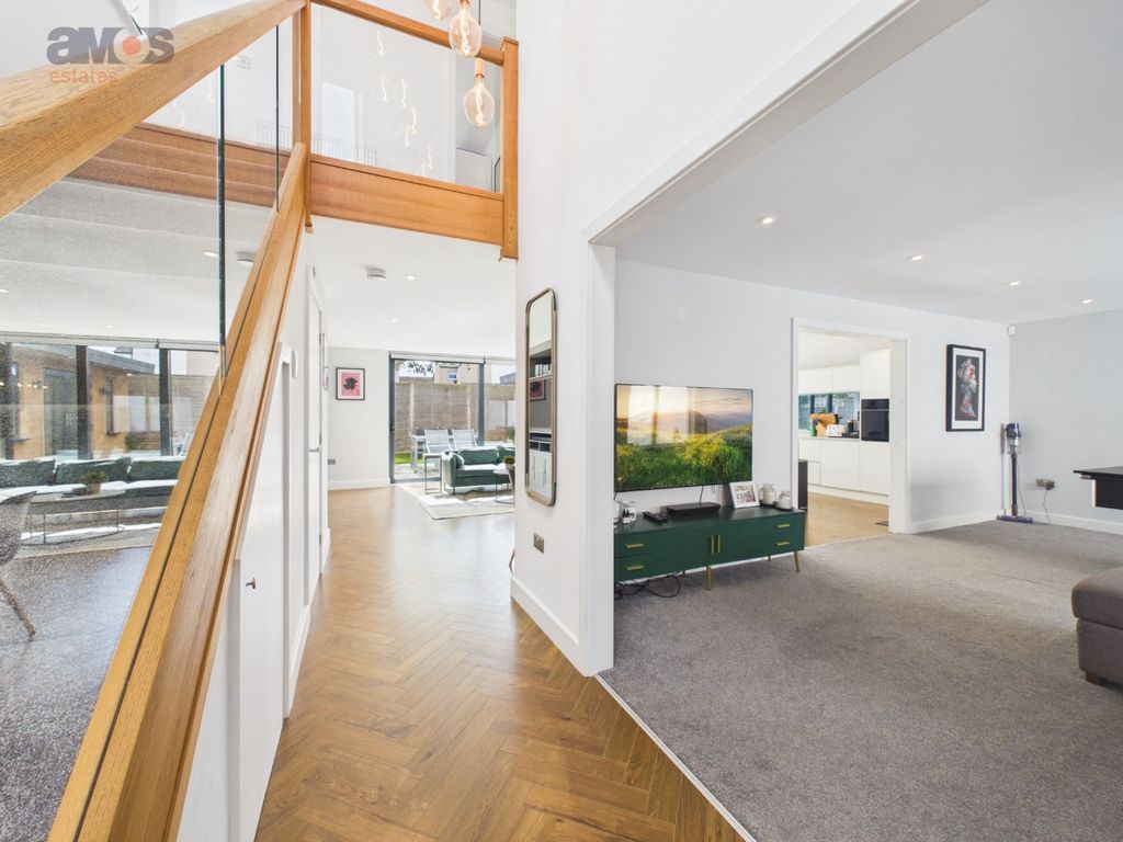 Property photo 3 of 34 5525167