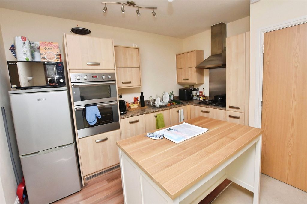 Property photo 2 of 8 Kitchen