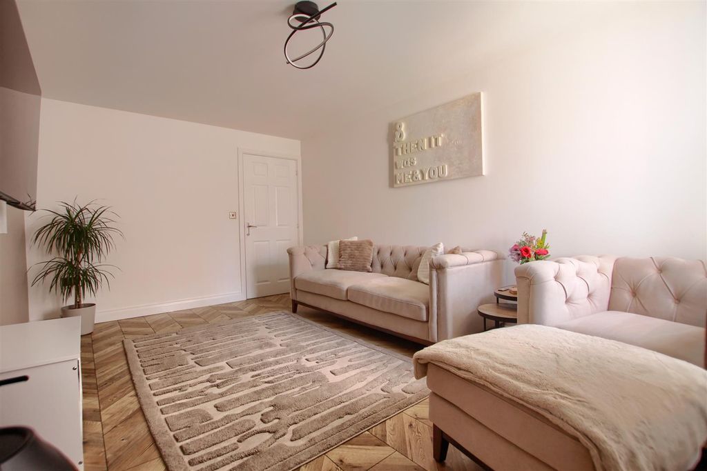 Property photo 3 of 12 Mw5.Jpg