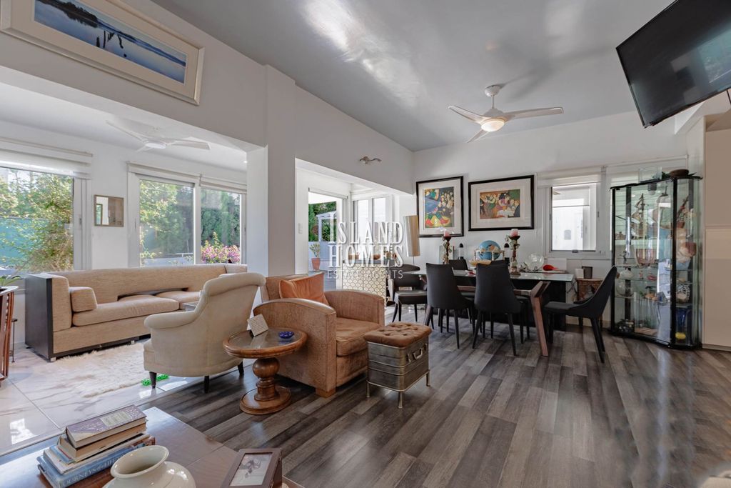 Property photo 3 of 35