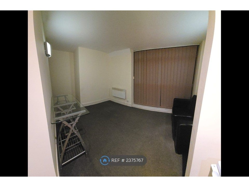 Property photo 3 of 7 Living Room