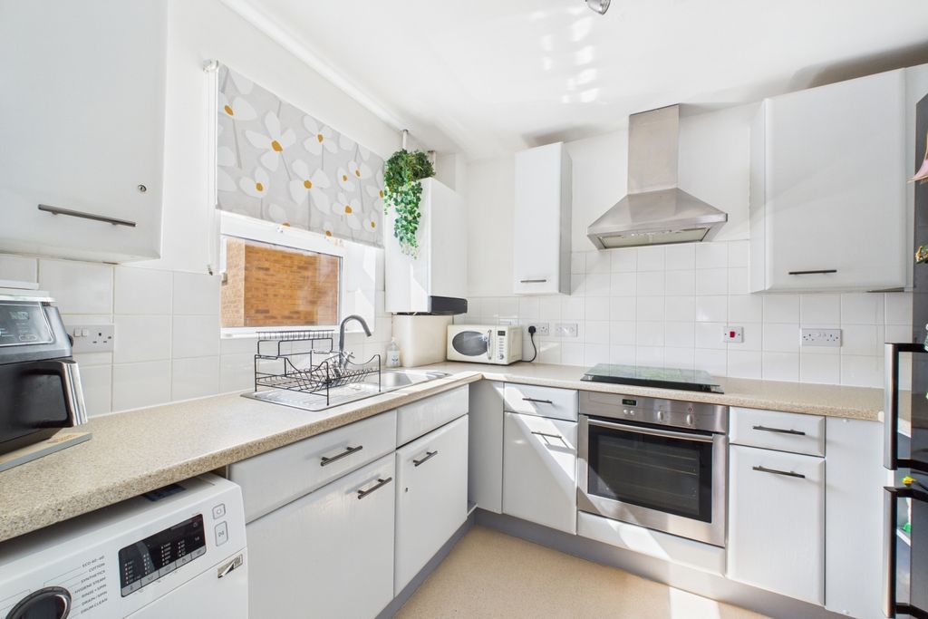 Property photo 3 of 7 Kitchen