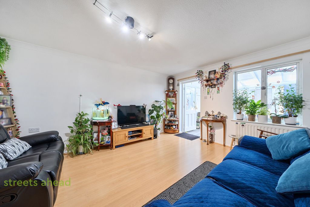 Property photo 1 of 15 580c1A6c-4Bf3-41E...