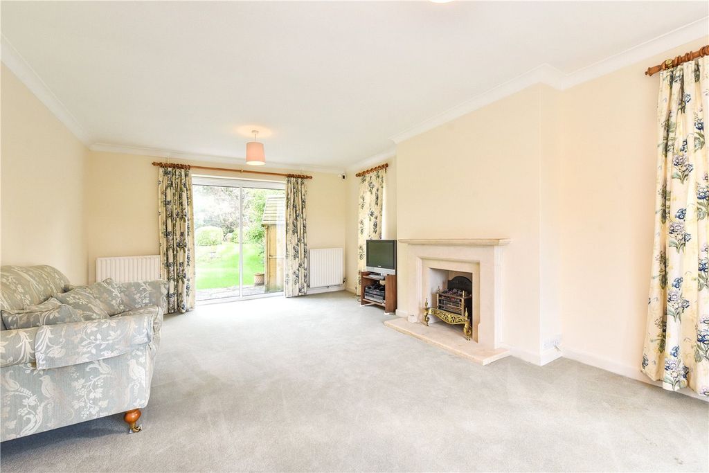 Property photo 2 of 7 Sitting Room