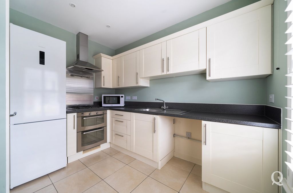 Property photo 3 of 22 Fba10311-237F-447...