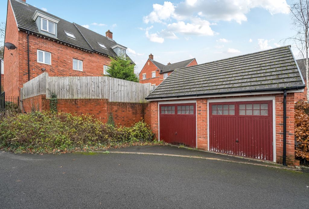 Property photo 2 of 14 1385203-1-69284A4...