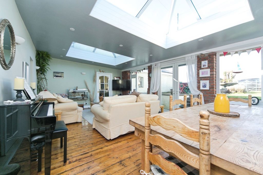 Property photo 3 of 32 Pbox-Img.Jpg