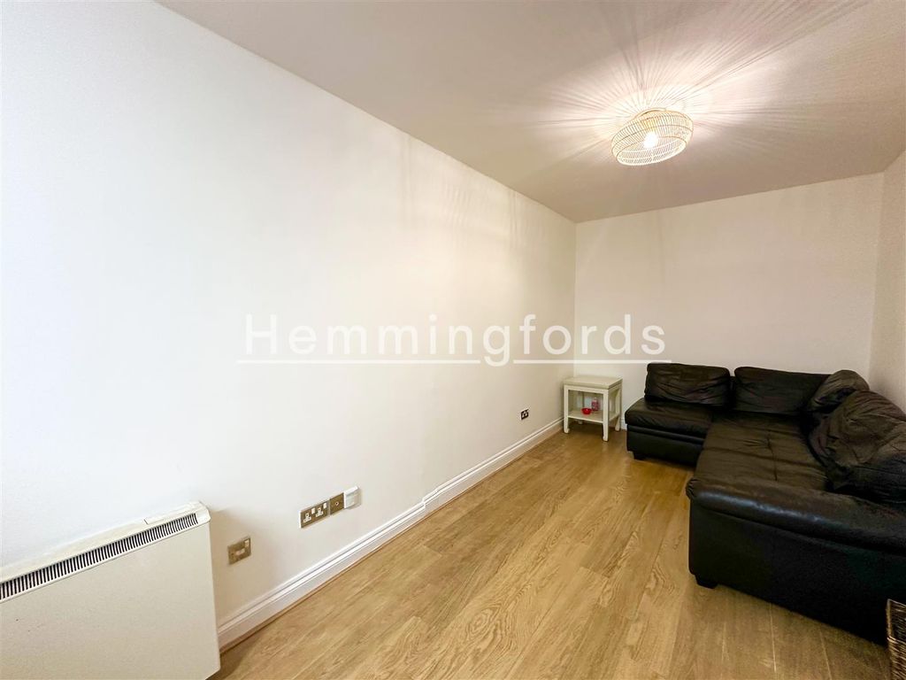 Property photo 3 of 10 Flat14-4.Jpg
