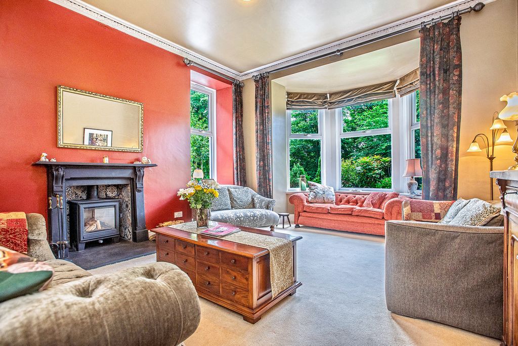 Property photo 3 of 32