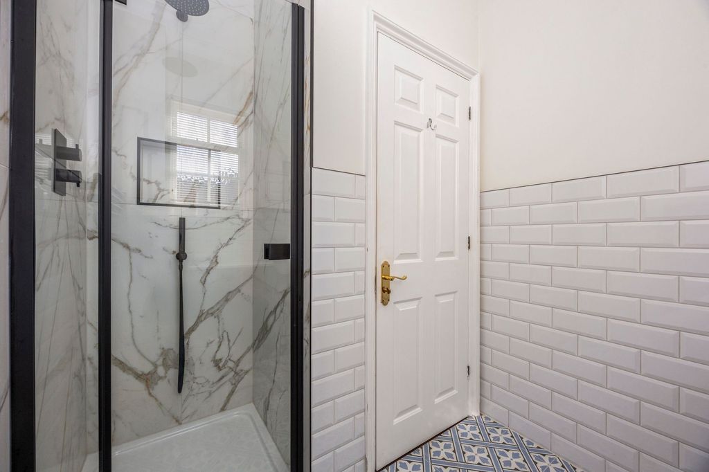 Property photo 3 of 28