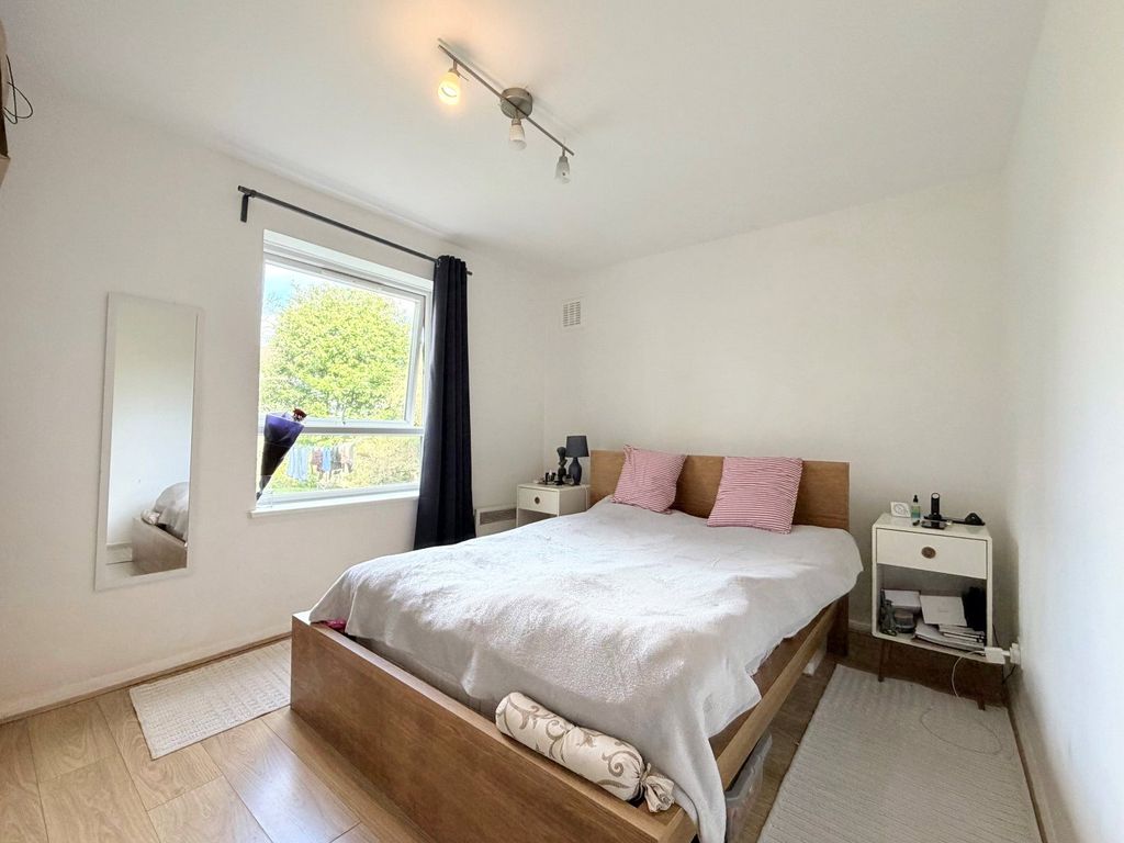 Property photo 3 of 6 Picture No. 01