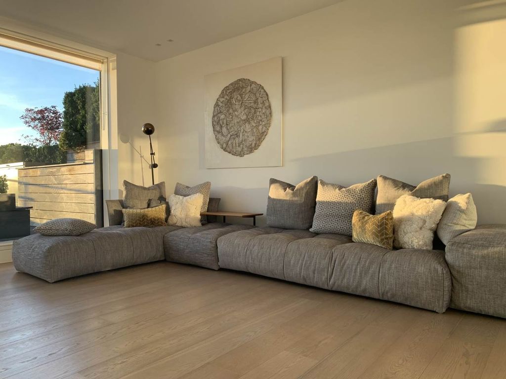Property photo 1 of 18 1