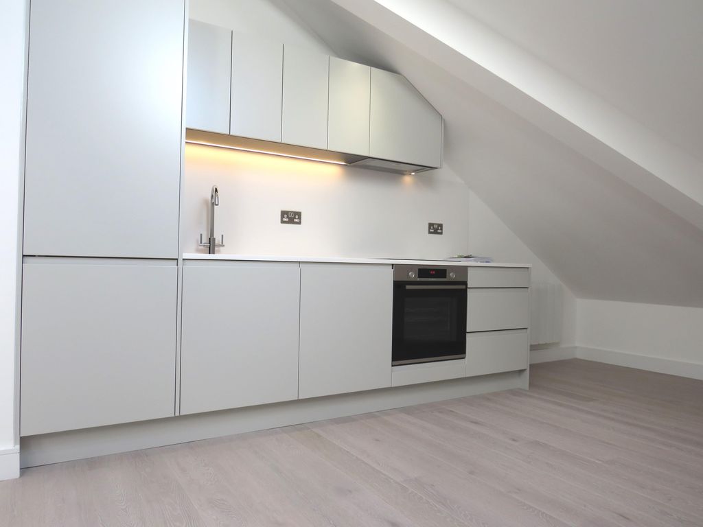 Property photo 2 of 11 Kitchen