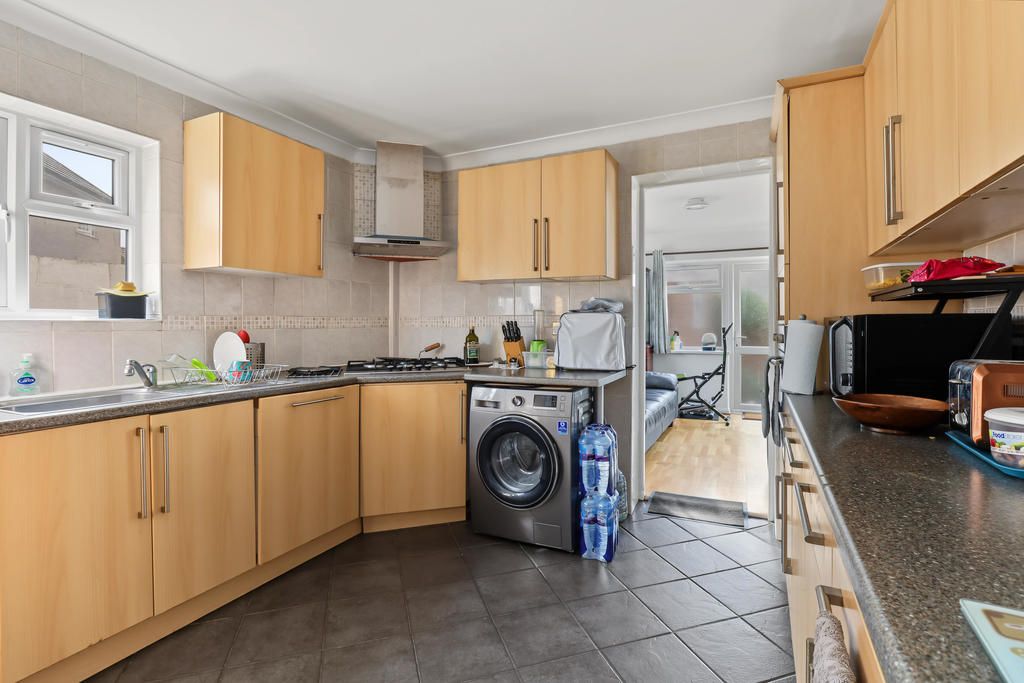 Property photo 2 of 15 Fitted Kitchen