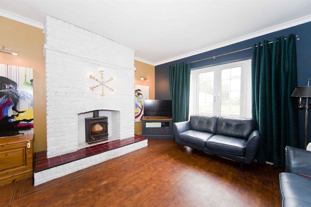 Property photo 3 of 33