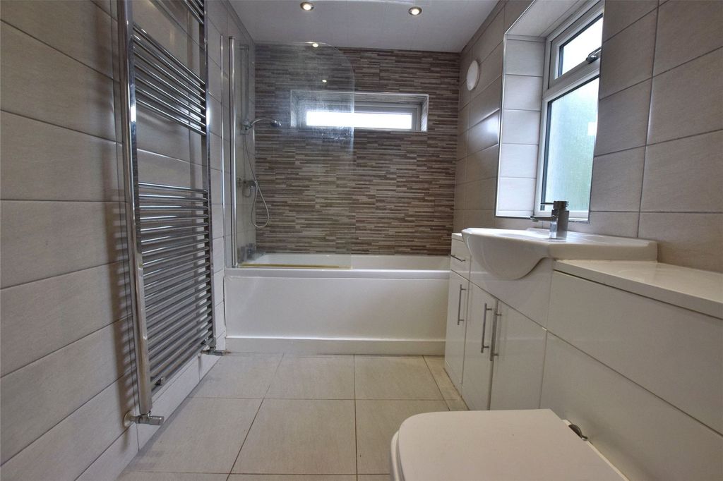 Property photo 3 of 9 Bathroom