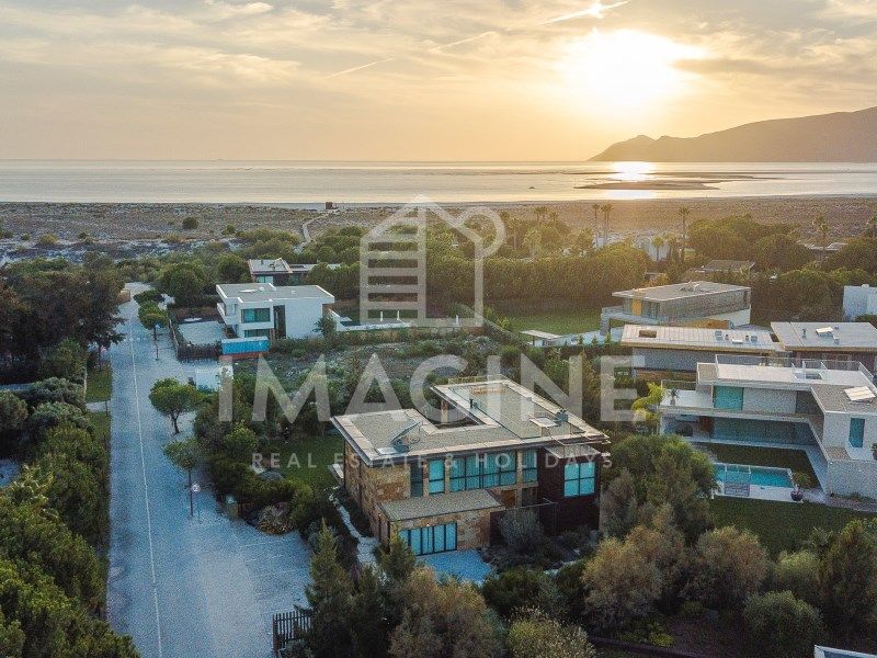 Property photo 3 of 77